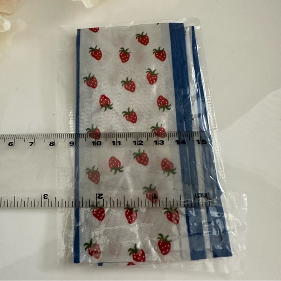 3/$20 Purse Handbag Twilly Scarf Strawberry Print NWOT - Picture 5 of 9